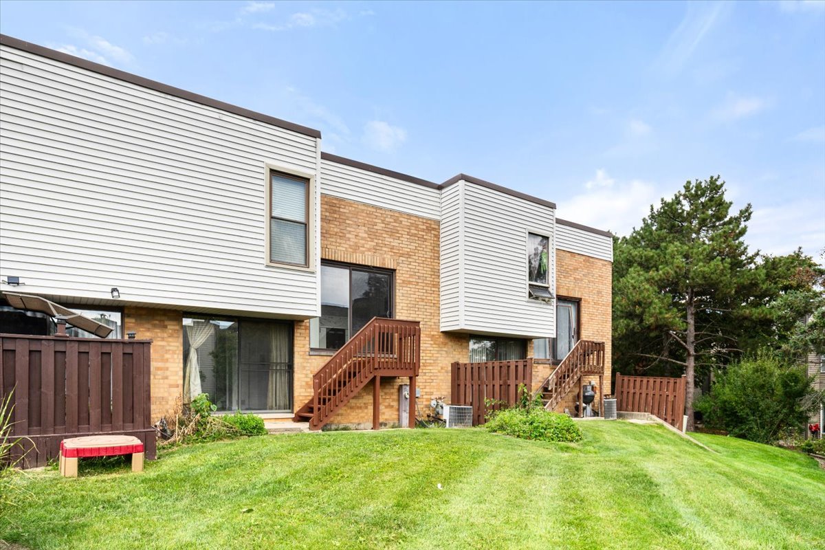 363 Oaktree Court, Hoffman Estates, IL 60169