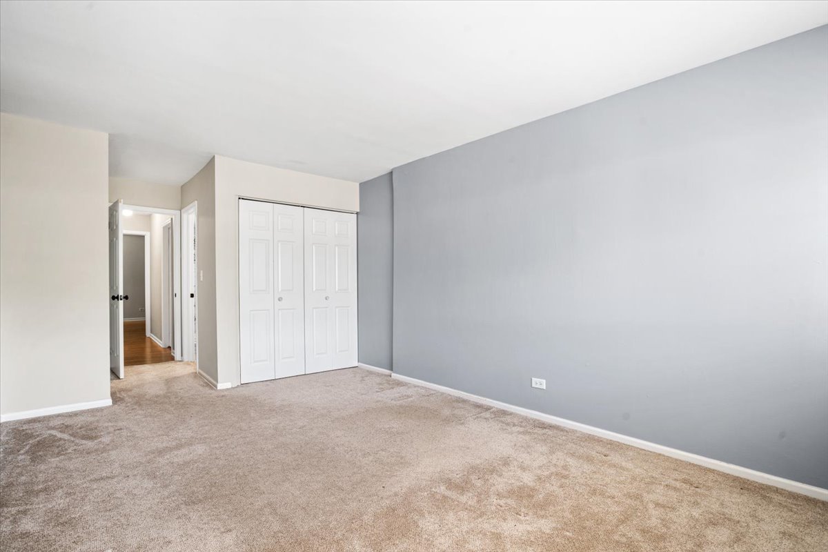 363 Oaktree Court, Hoffman Estates, IL 60169