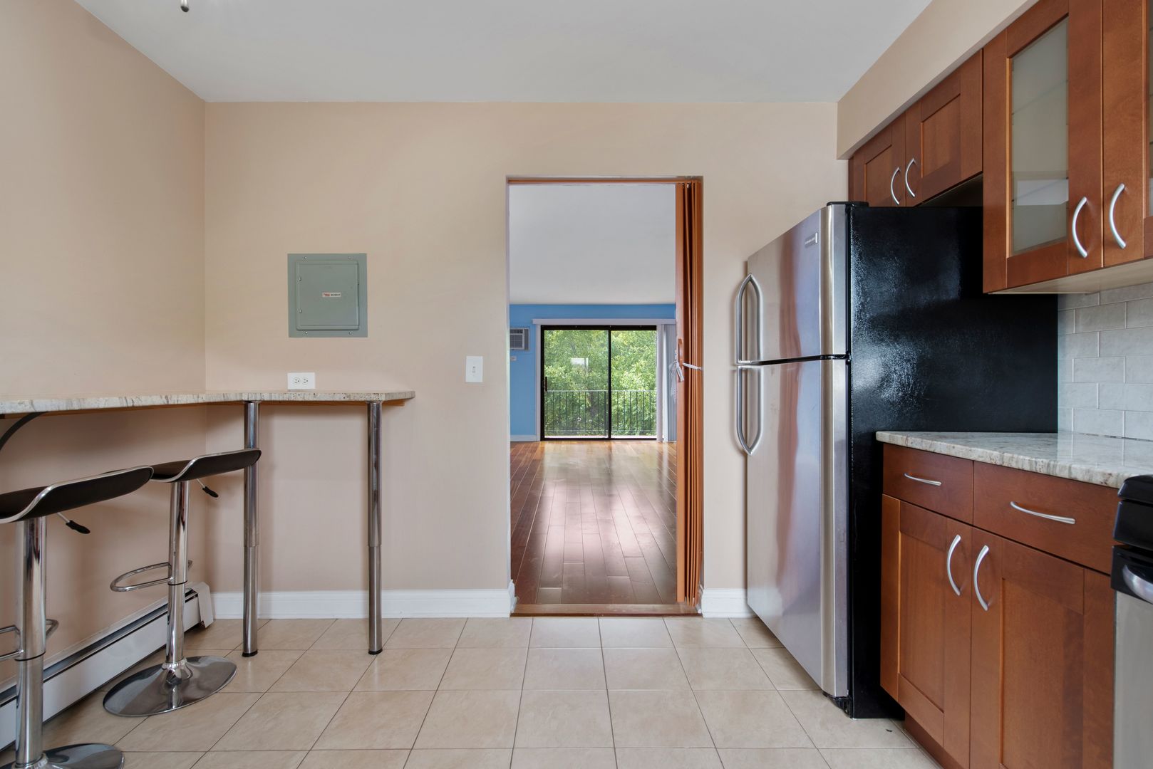 493 McHENRY Road #3B, Wheeling, IL 60090