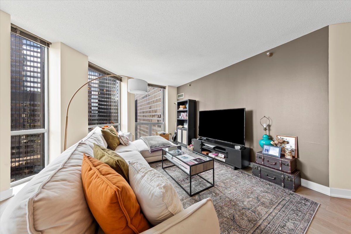 222 N Columbus Drive #1502, Chicago, IL 60601