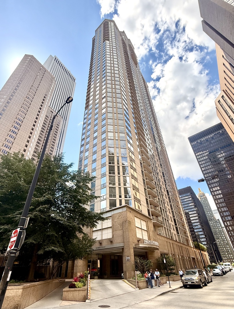 222 N Columbus Drive #1502, Chicago, IL 60601