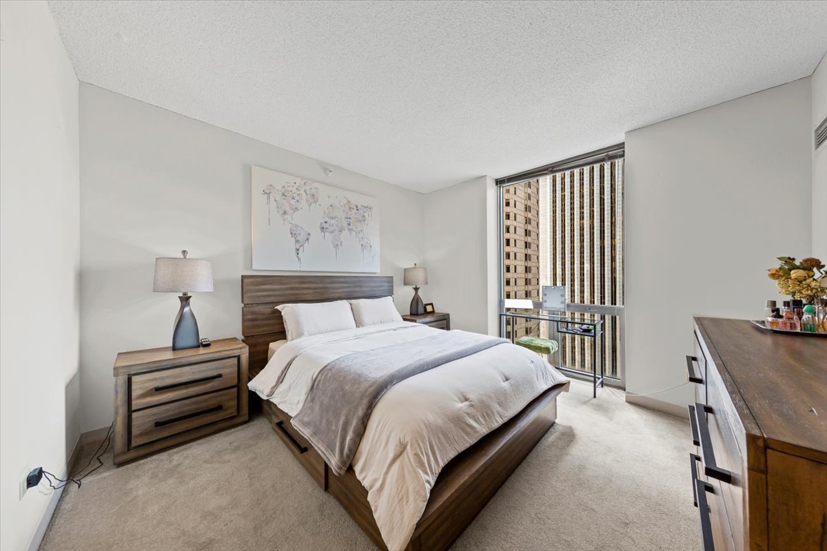 222 N Columbus Drive #1502, Chicago, IL 60601