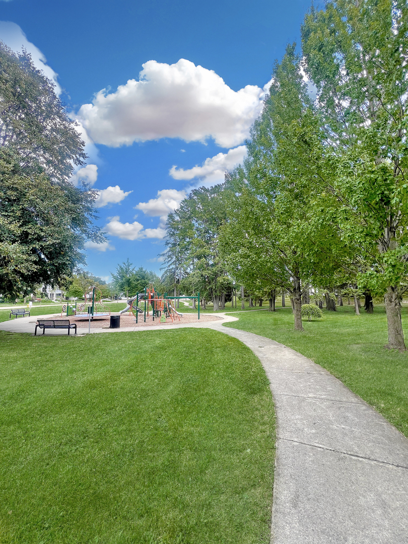 306 Lasalle Street, Vernon Hills, IL 60061