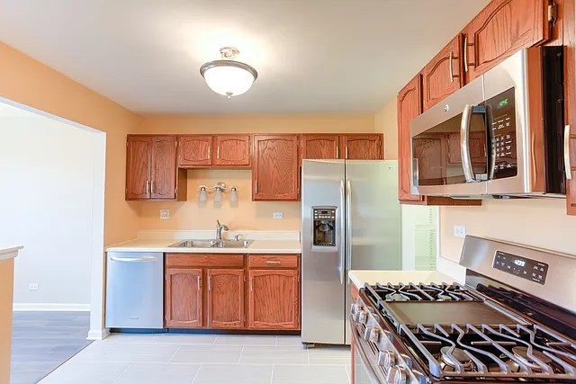 603 Berkley Court #1X, Schaumburg, IL 60193