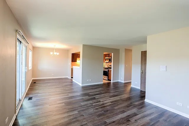 603 Berkley Court #1X, Schaumburg, IL 60193