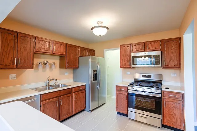 603 Berkley Court #1X, Schaumburg, IL 60193