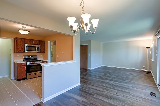 603 Berkley Court #1X, Schaumburg, IL 60193