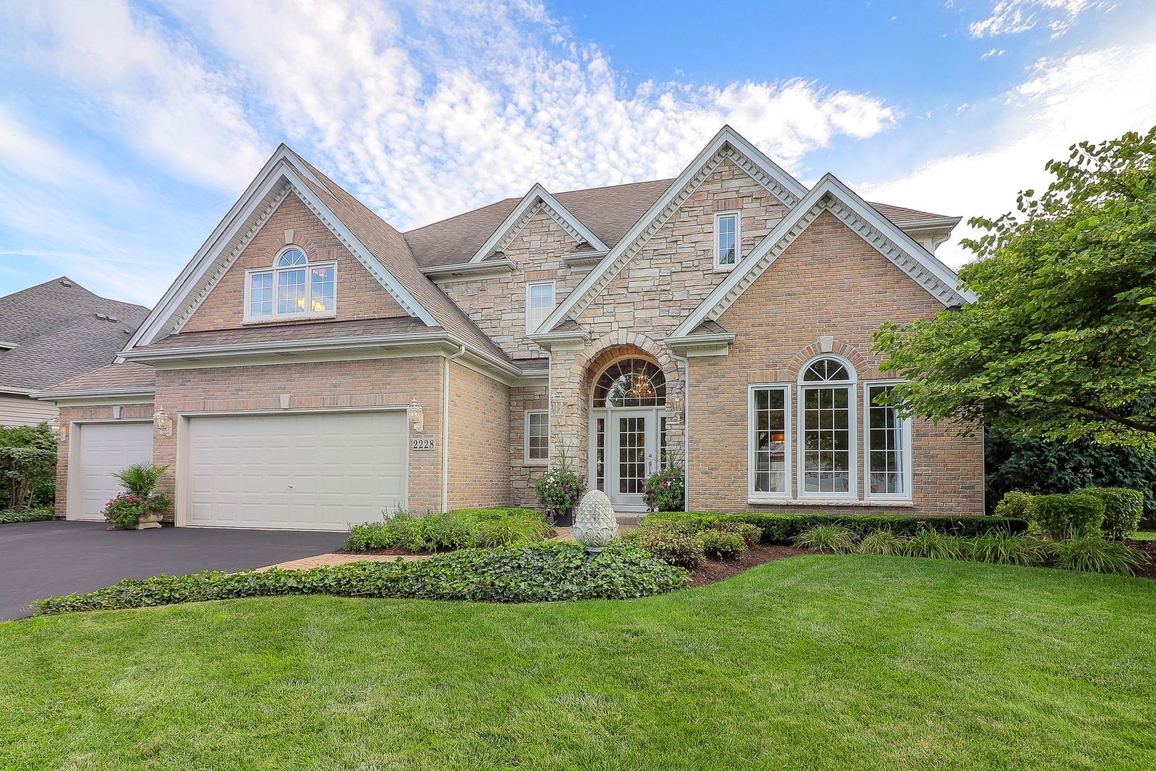 2228 Foxboro Lane, Naperville, IL 60564