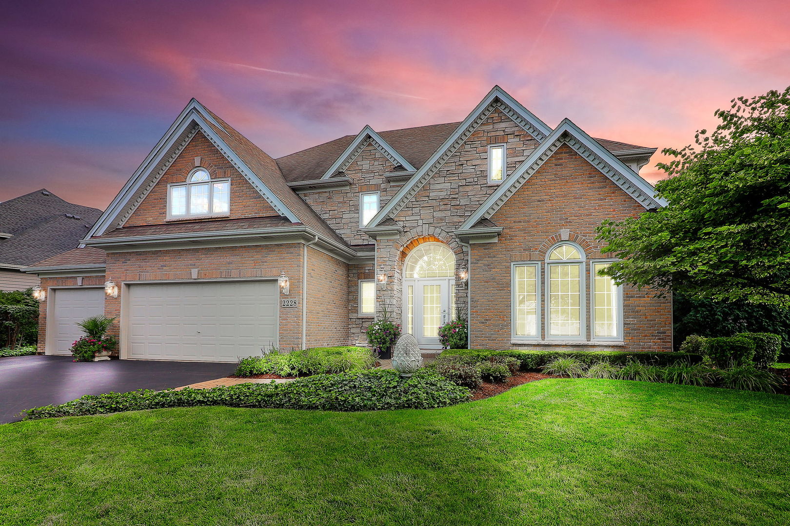 2228 Foxboro Lane, Naperville, IL 60564