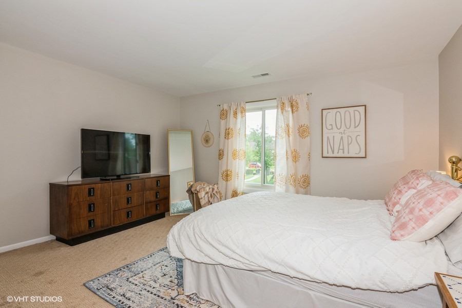 1441 Haverhill Drive #B, Wheaton, IL 60189