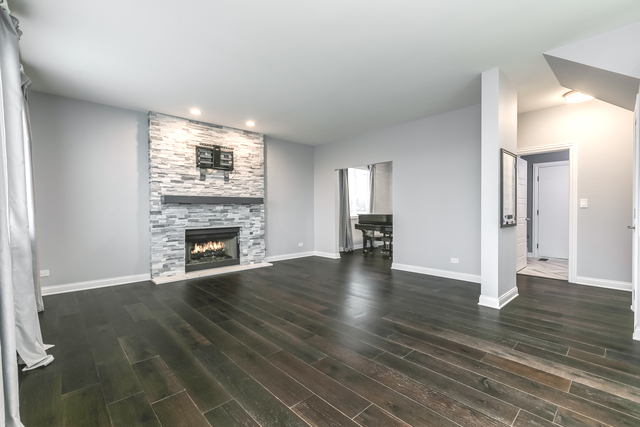 389 W Caldwell Drive, Round Lake, IL 60073
