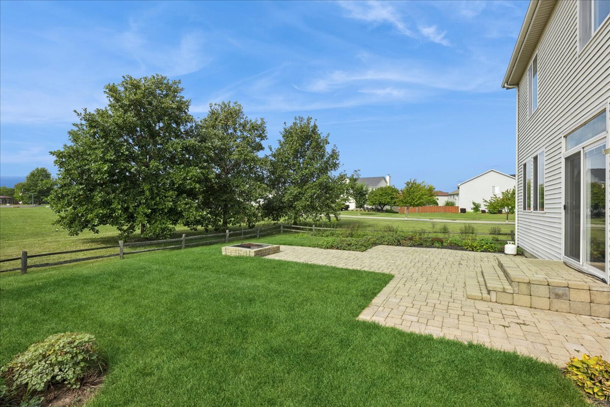 389 W Caldwell Drive, Round Lake, IL 60073