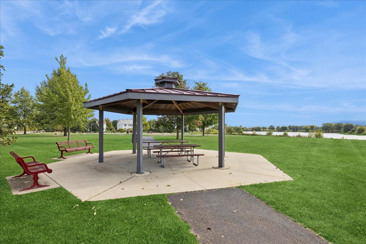 389 W Caldwell Drive, Round Lake, IL 60073