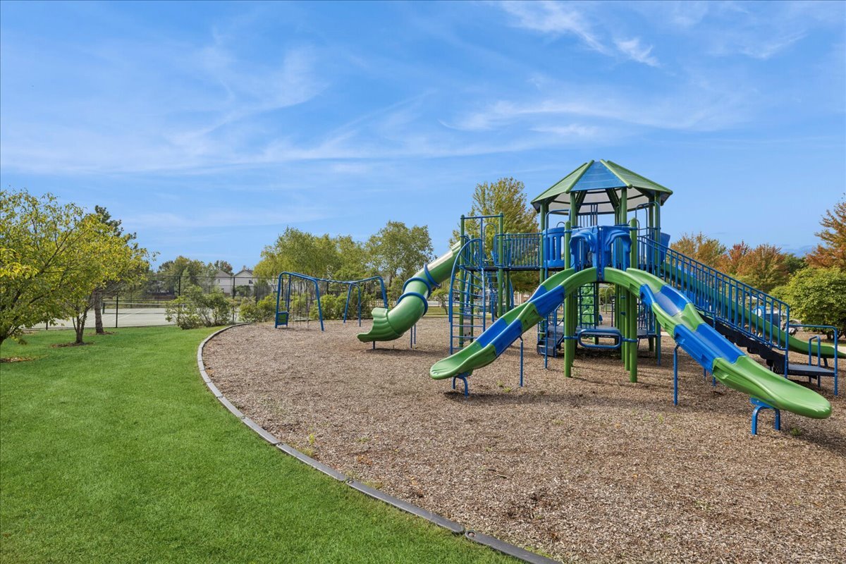 389 W Caldwell Drive, Round Lake, IL 60073