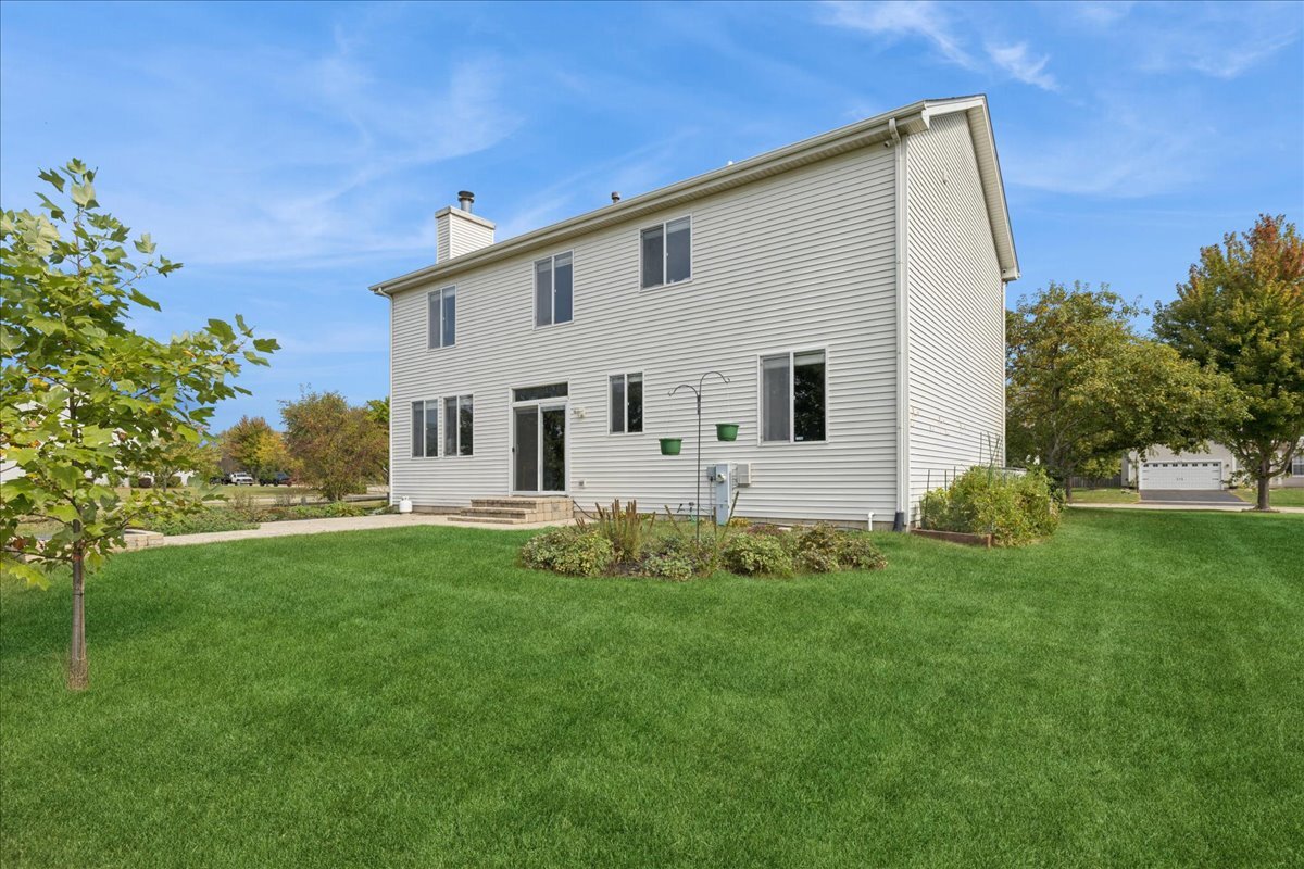 389 W Caldwell Drive, Round Lake, IL 60073