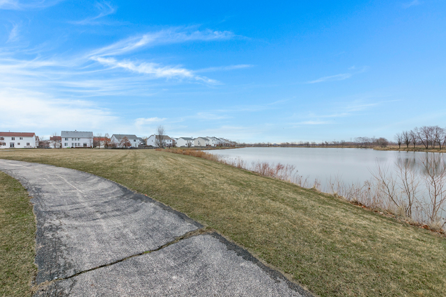 389 W Caldwell Drive, Round Lake, IL 60073