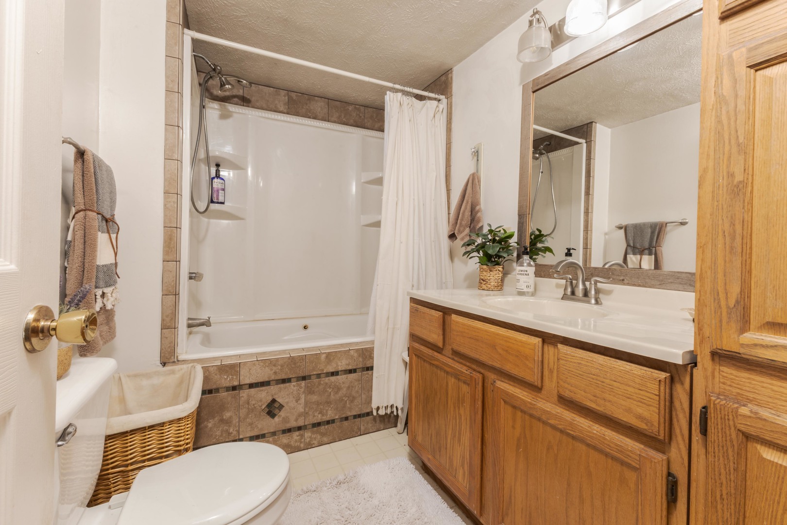 8066 N 1300 East Road, Shirley, IL 61772