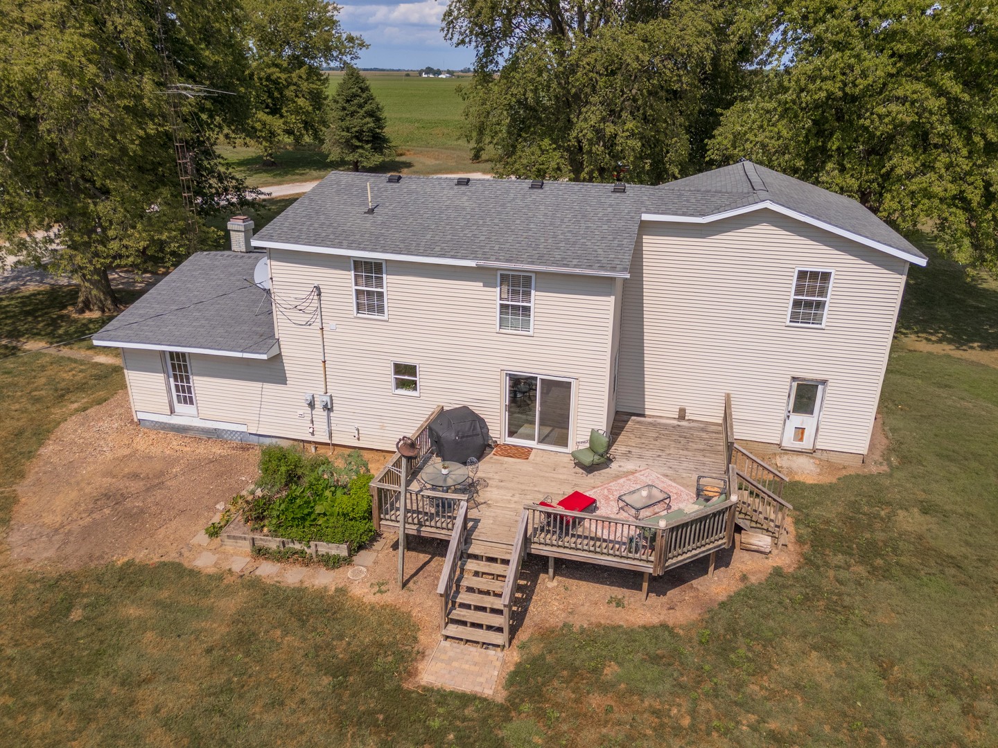 8066 N 1300 East Road, Shirley, IL 61772