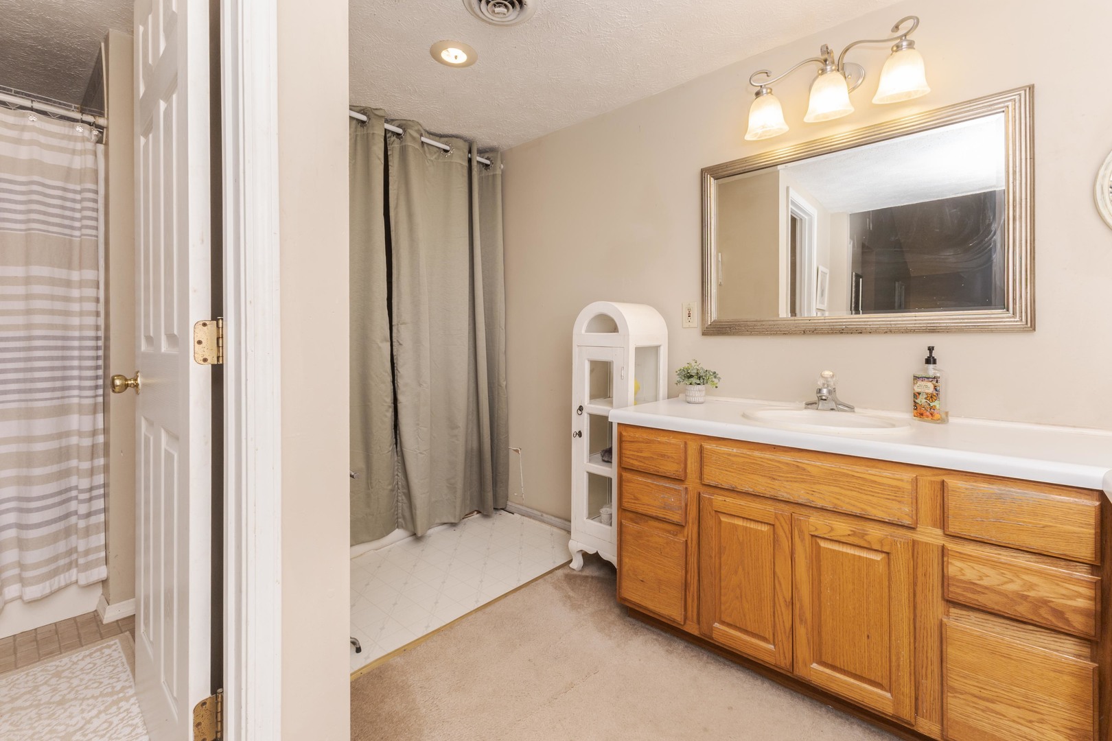 8066 N 1300 East Road, Shirley, IL 61772