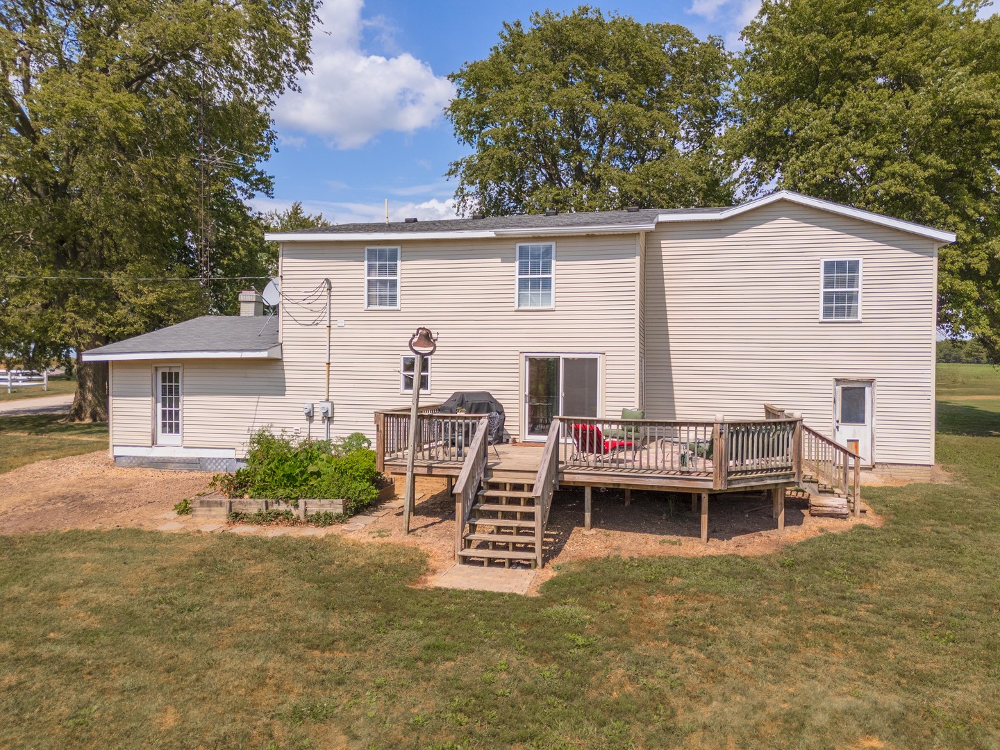 8066 N 1300 East Road, Shirley, IL 61772