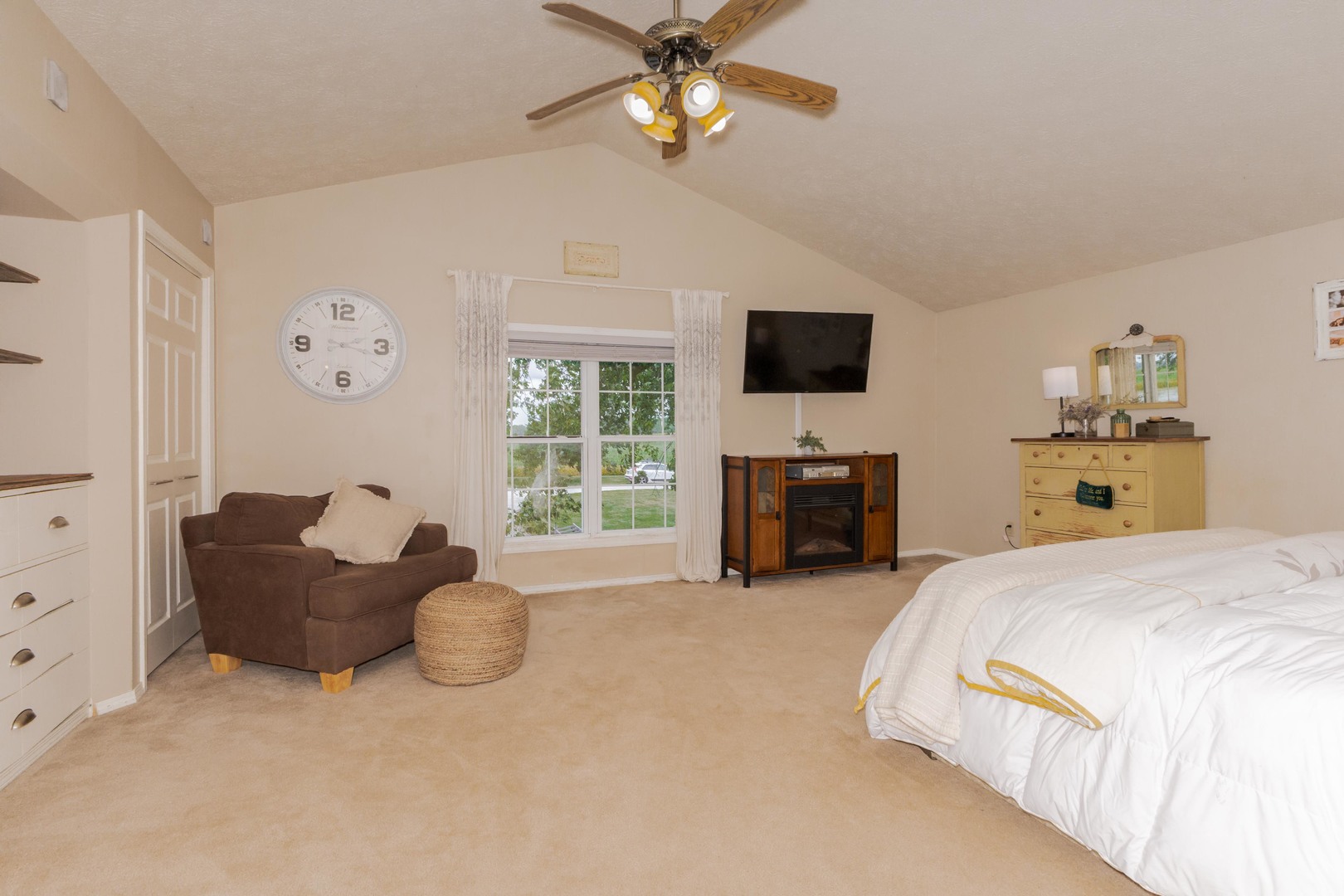 8066 N 1300 East Road, Shirley, IL 61772