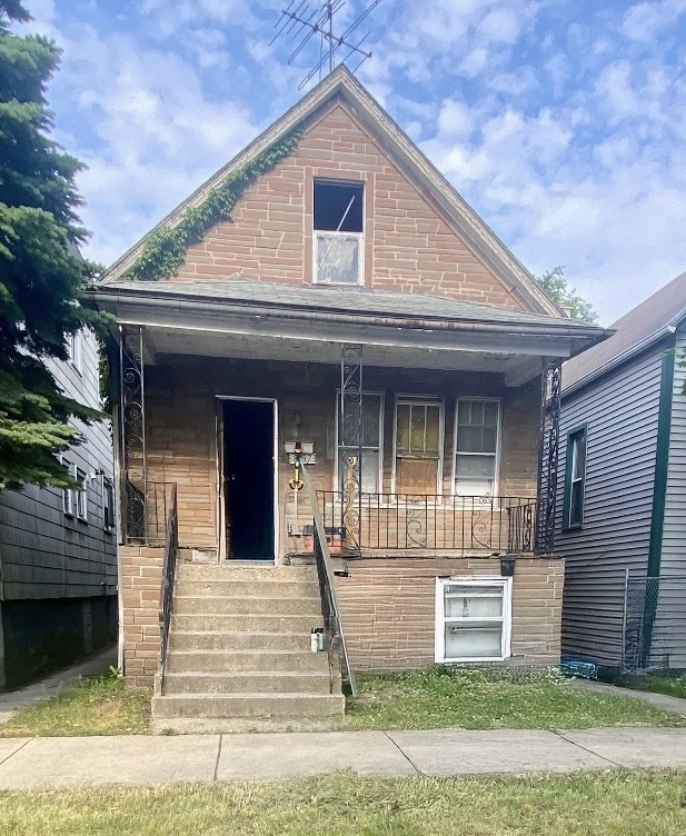8137 S Coles Avenue, Chicago, IL 60617