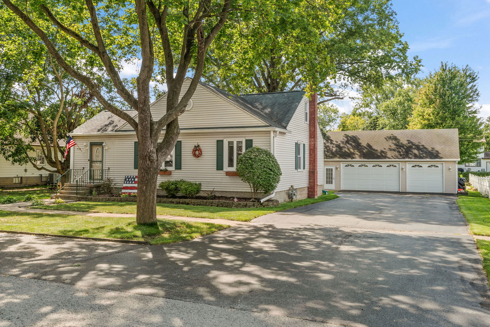 710 Elliott Street, Beecher, IL 60401