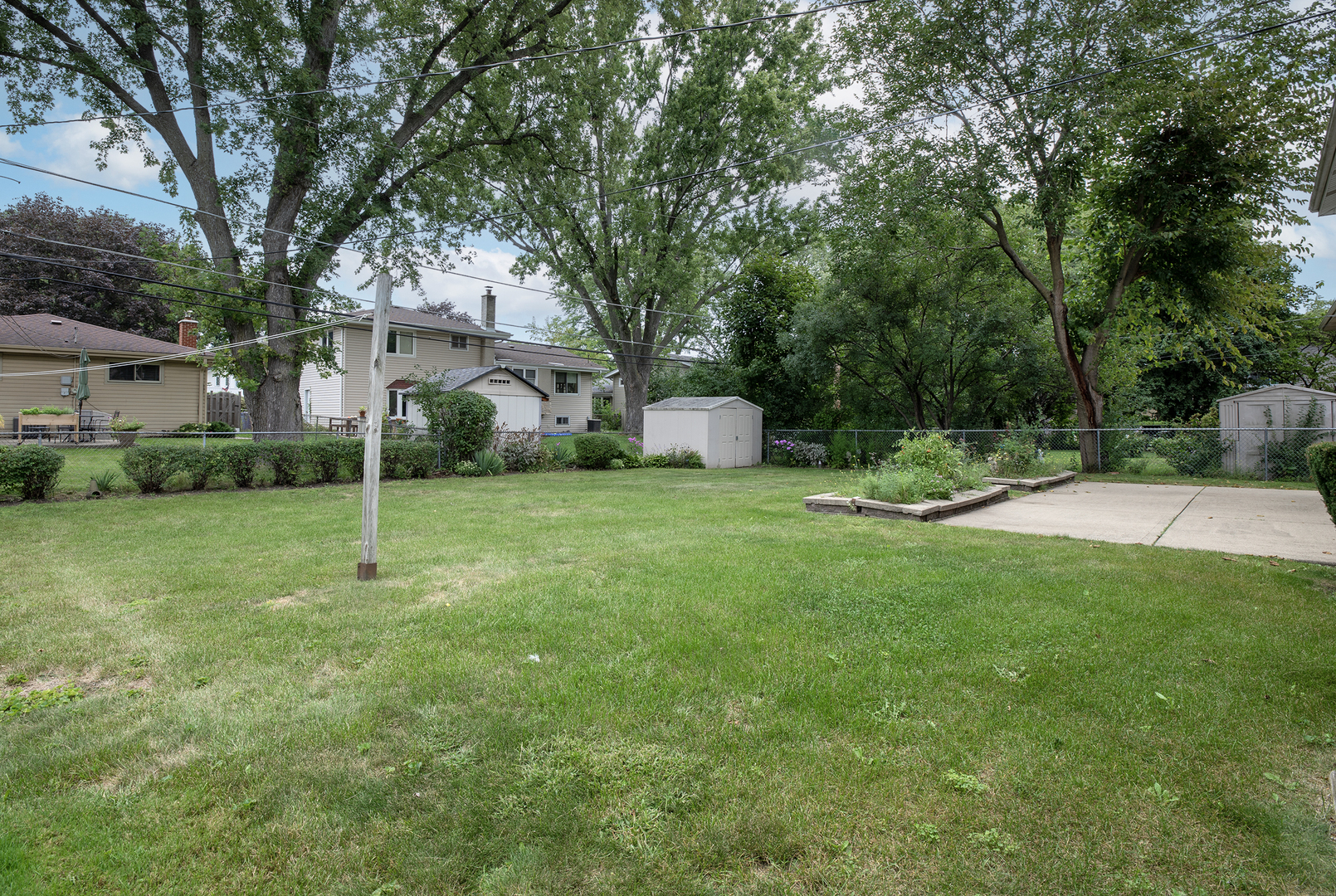 1400 E Ironwood Drive, Mount Prospect, IL 60056
