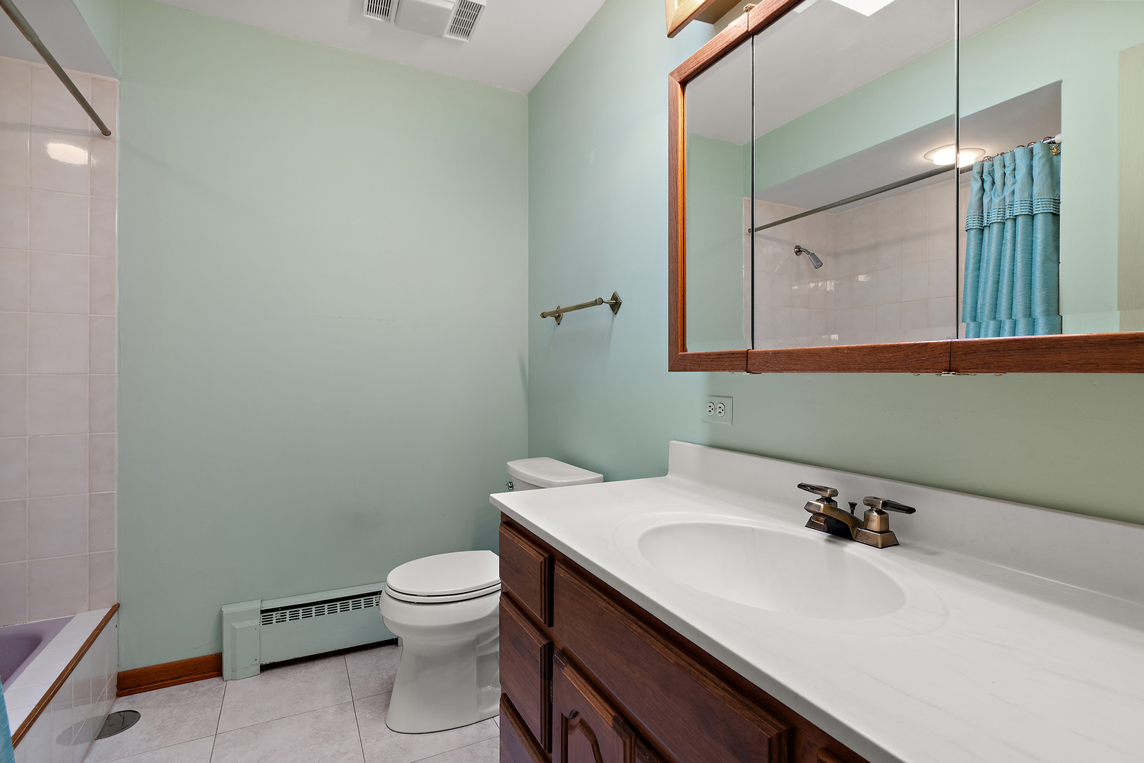 1400 E Ironwood Drive, Mount Prospect, IL 60056