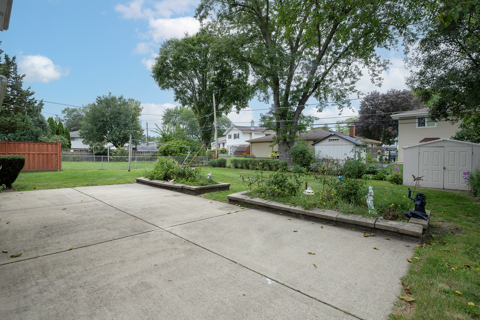 1400 E Ironwood Drive, Mount Prospect, IL 60056