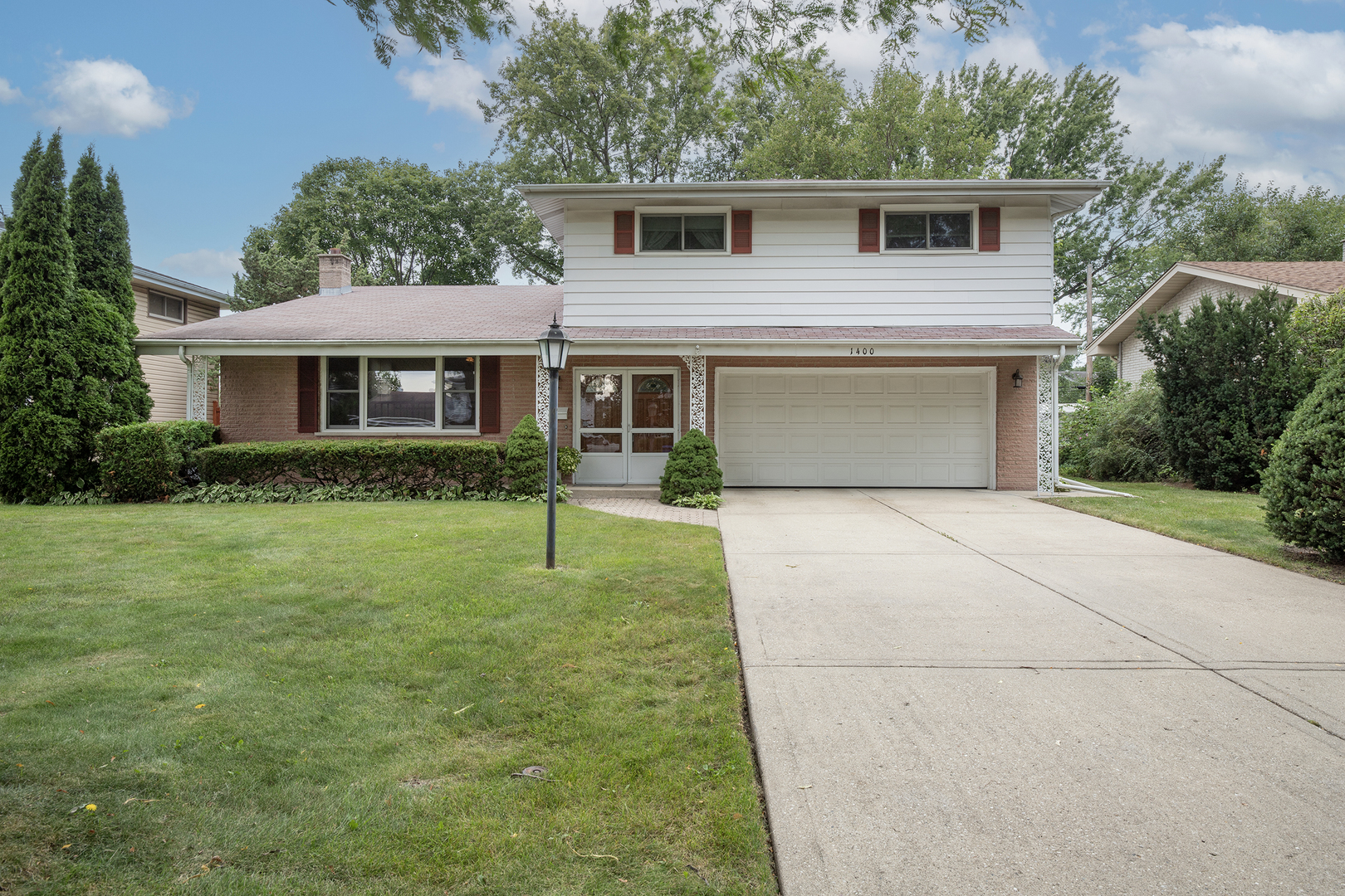 1400 E Ironwood Drive, Mount Prospect, IL 60056