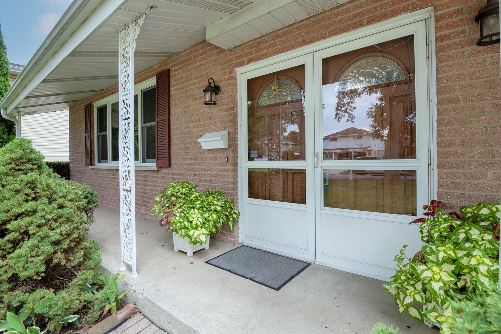 1400 E Ironwood Drive, Mount Prospect, IL 60056