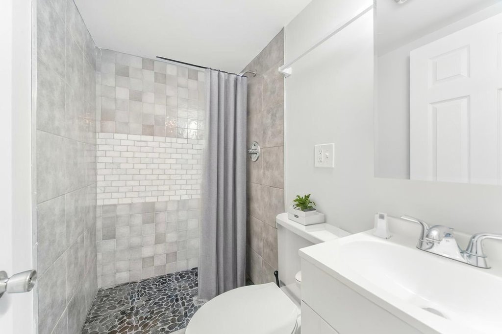 652 W 81st Street, Chicago, IL 60620