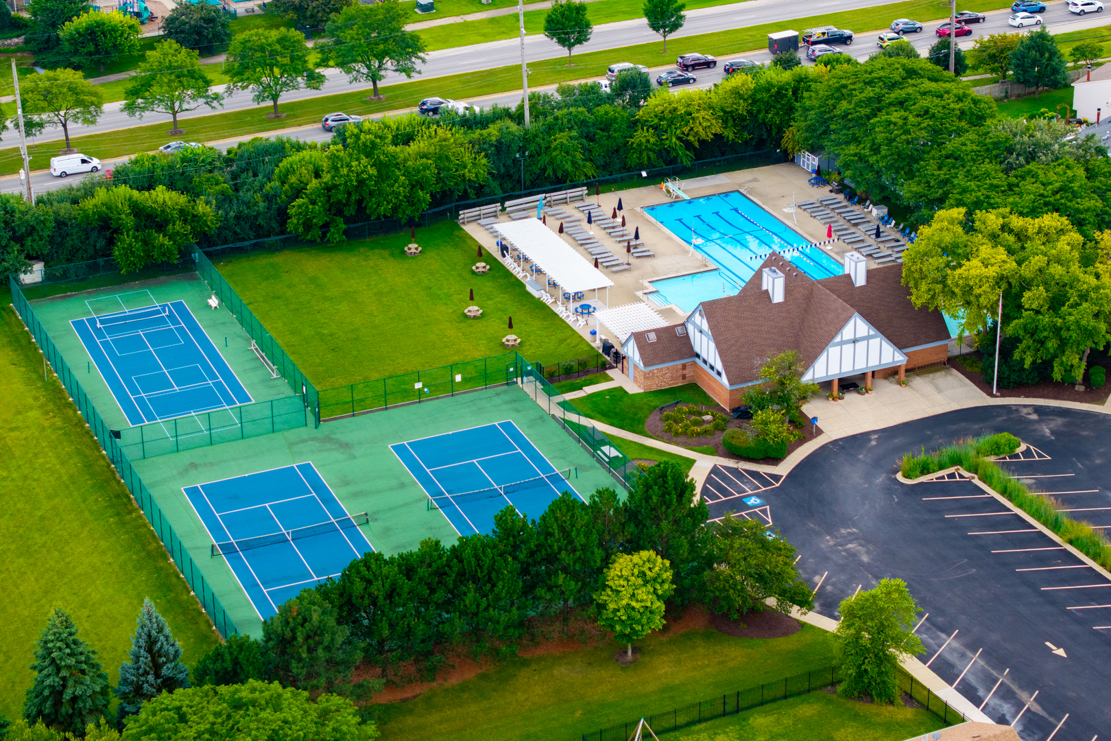 1012 Williamsburg Drive, Naperville, IL 60540