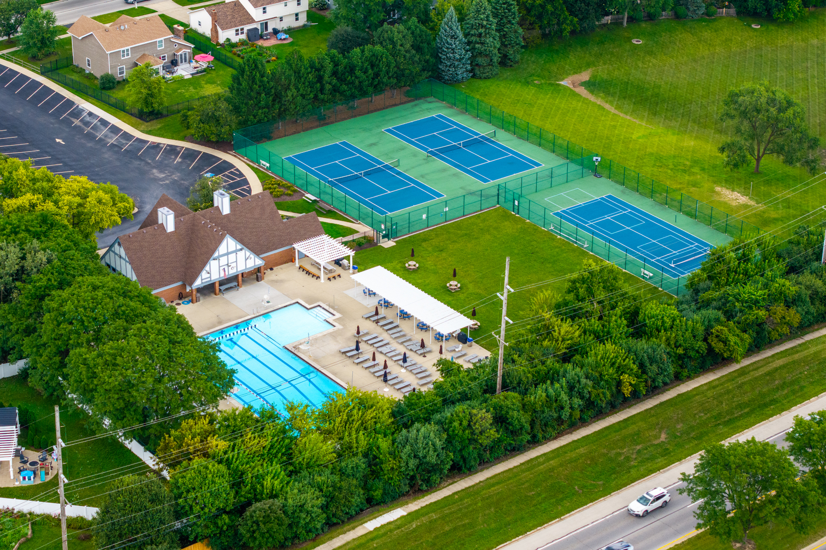 1012 Williamsburg Drive, Naperville, IL 60540