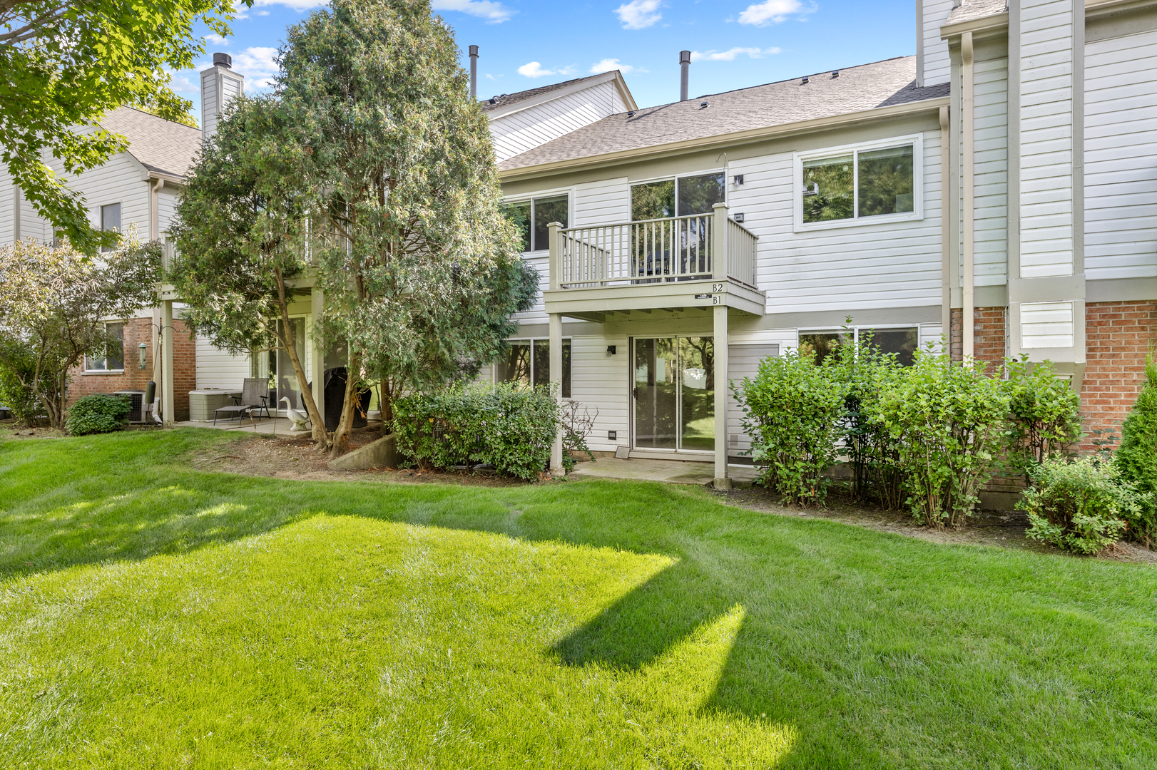 1300 WOODSIDE Court #B1, Schaumburg, IL 60193
