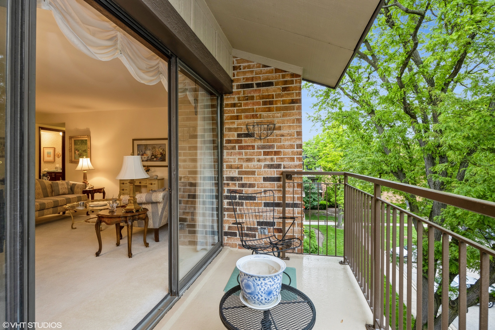 301 Lake Hinsdale Drive #404, Willowbrook, IL 60527