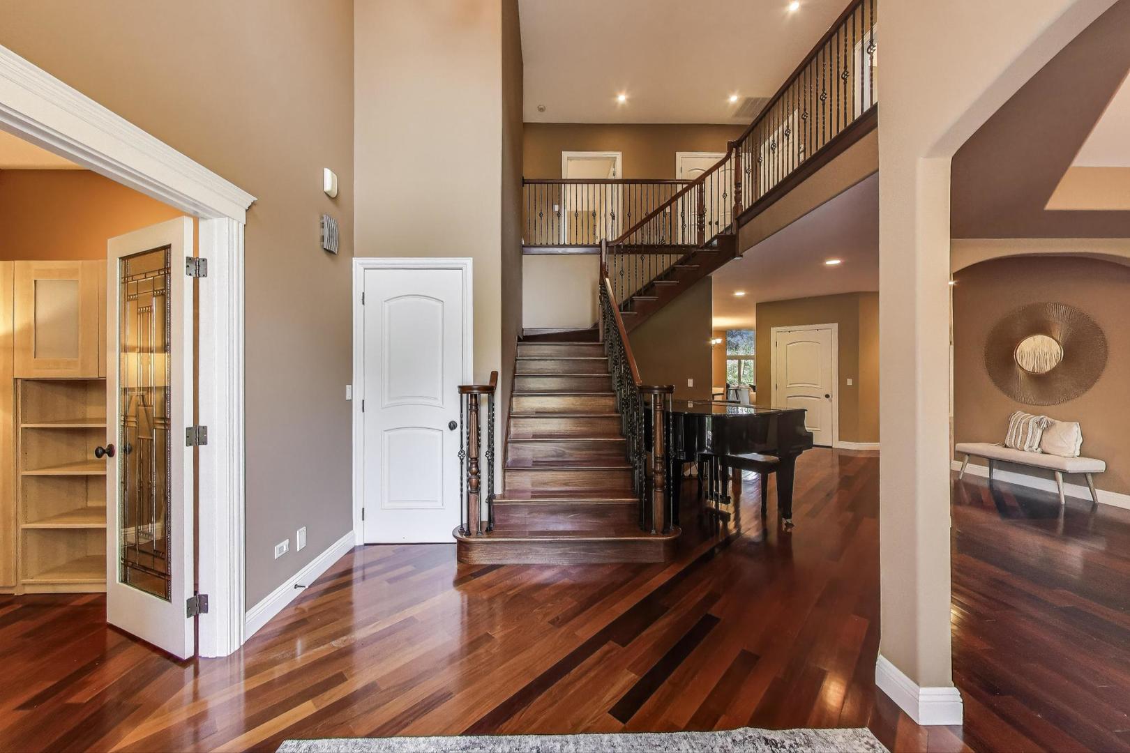 650 W Echo Lane, Palatine, IL 60067