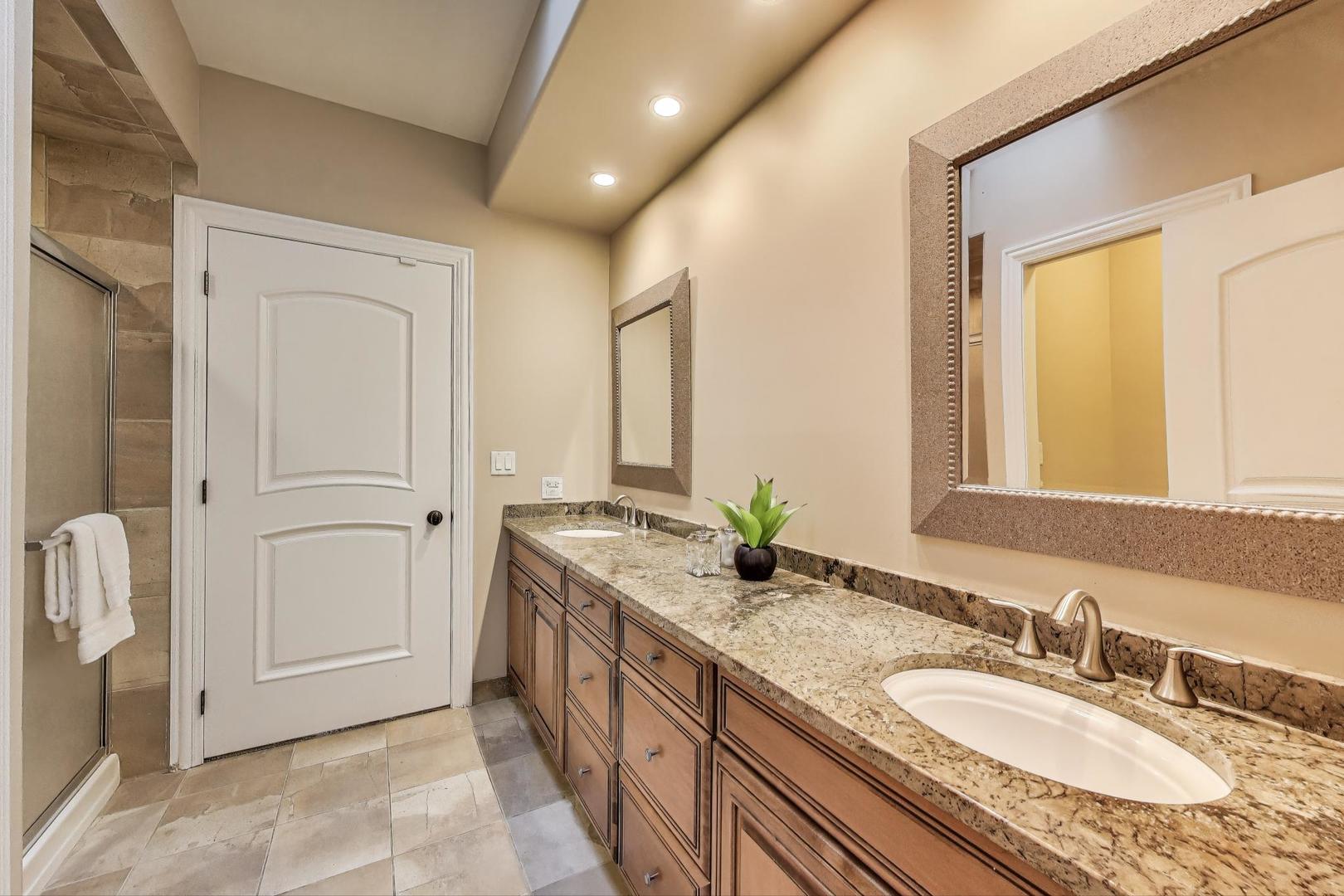 650 W Echo Lane, Palatine, IL 60067