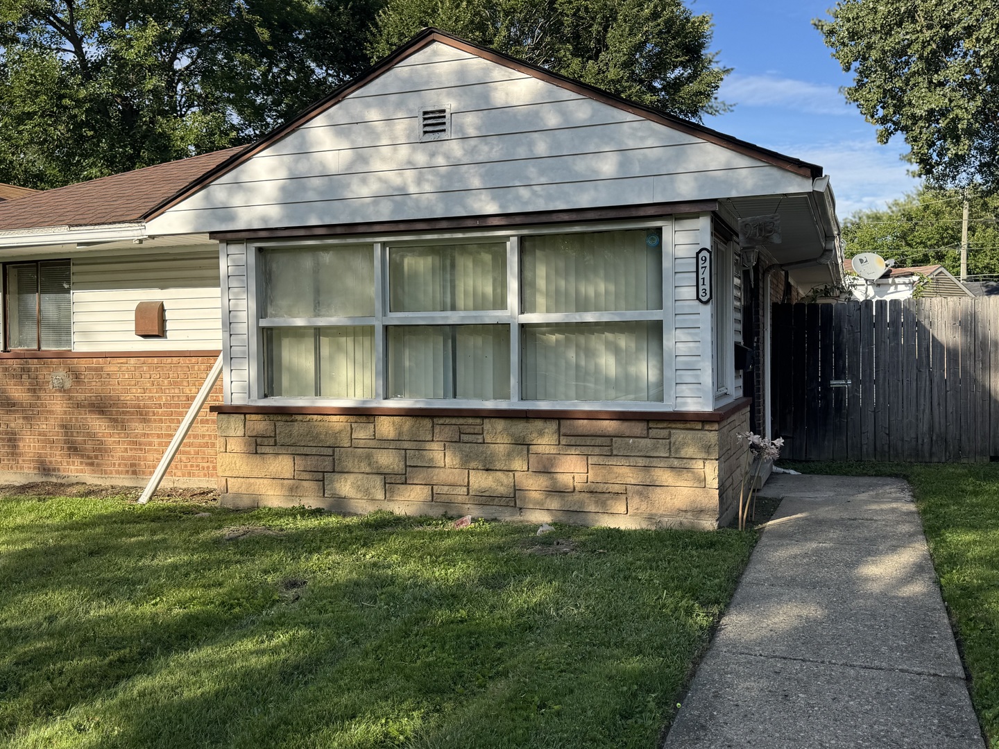 9713 S Van Vlissingen Road, Chicago, IL 60617