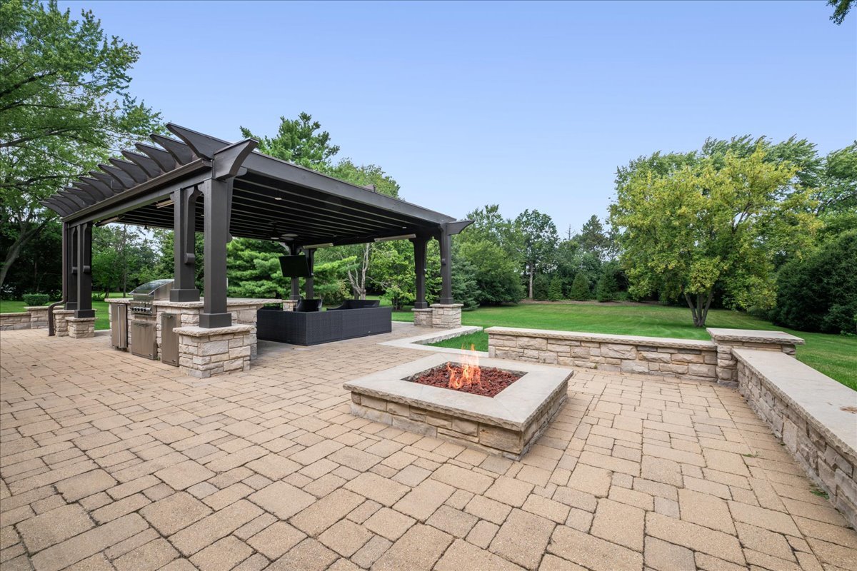 16197 W Woodbine Circle, Vernon Hills, IL 60061