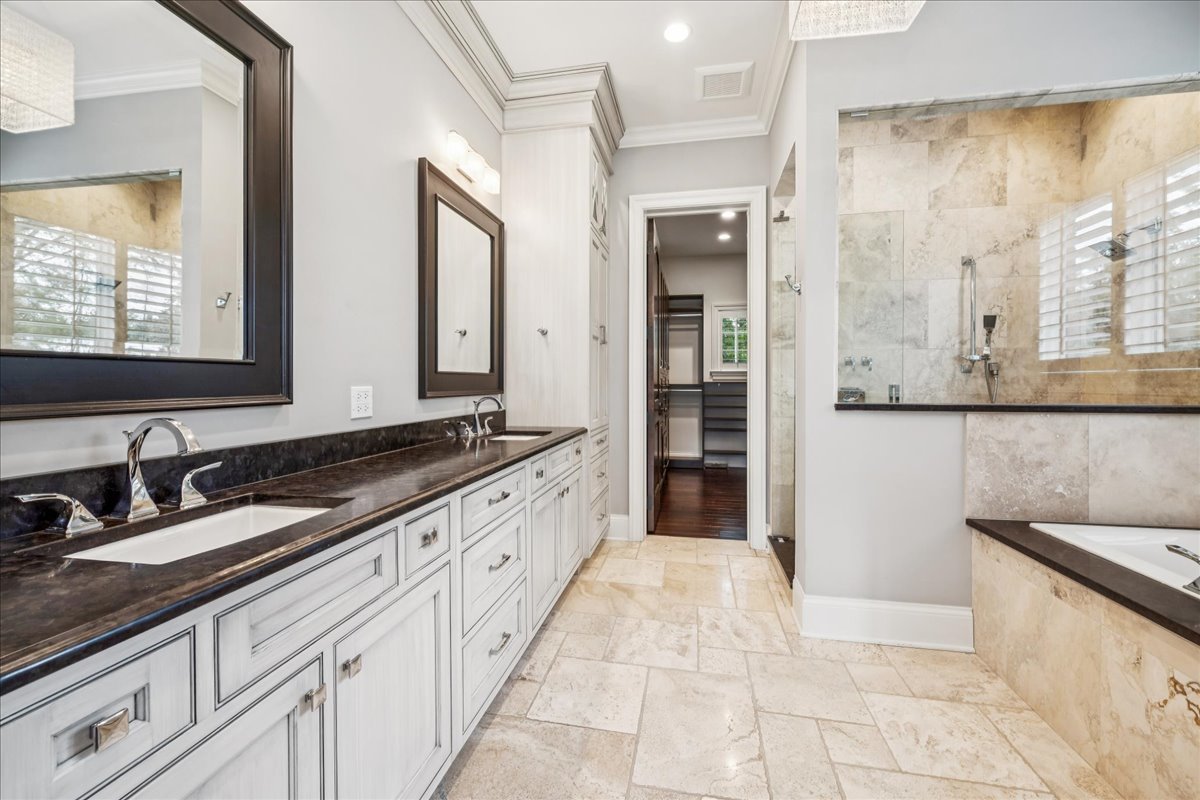 16197 W Woodbine Circle, Vernon Hills, IL 60061