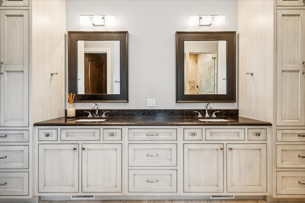 16197 W Woodbine Circle, Vernon Hills, IL 60061
