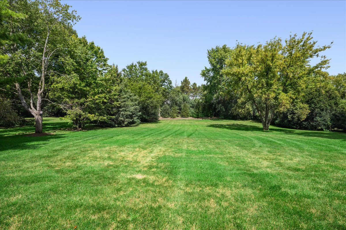 16197 W Woodbine Circle, Vernon Hills, IL 60061