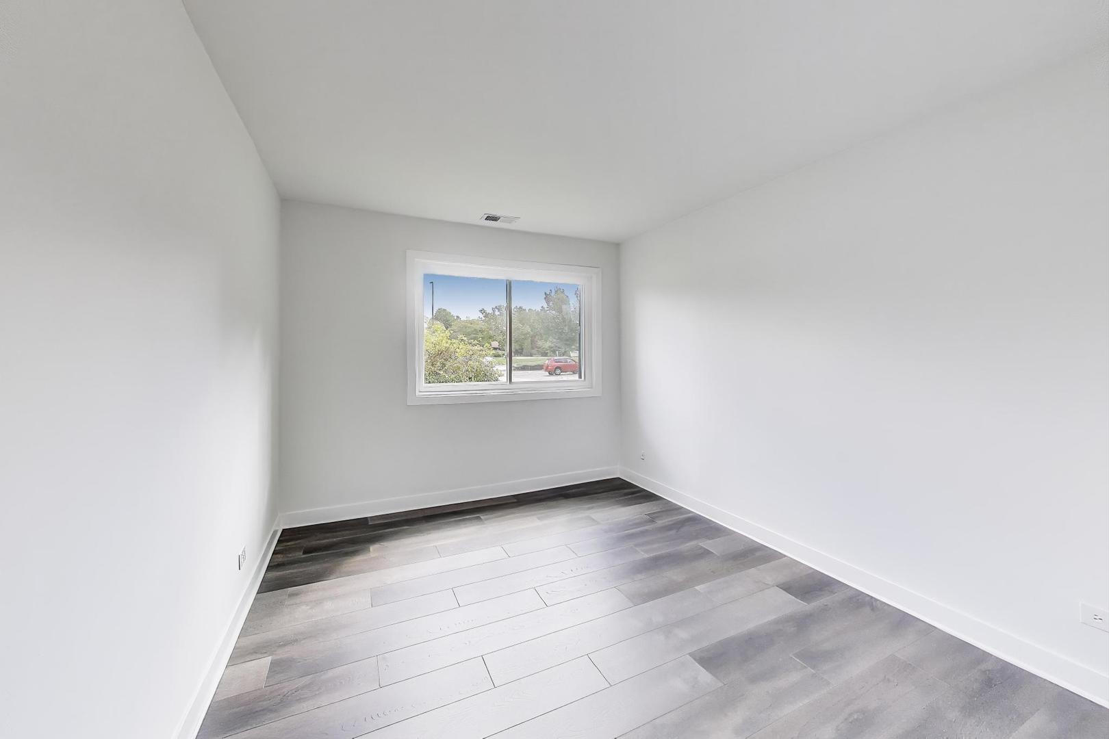 1400 N Elmhurst Road #106, Mount Prospect, IL 60056