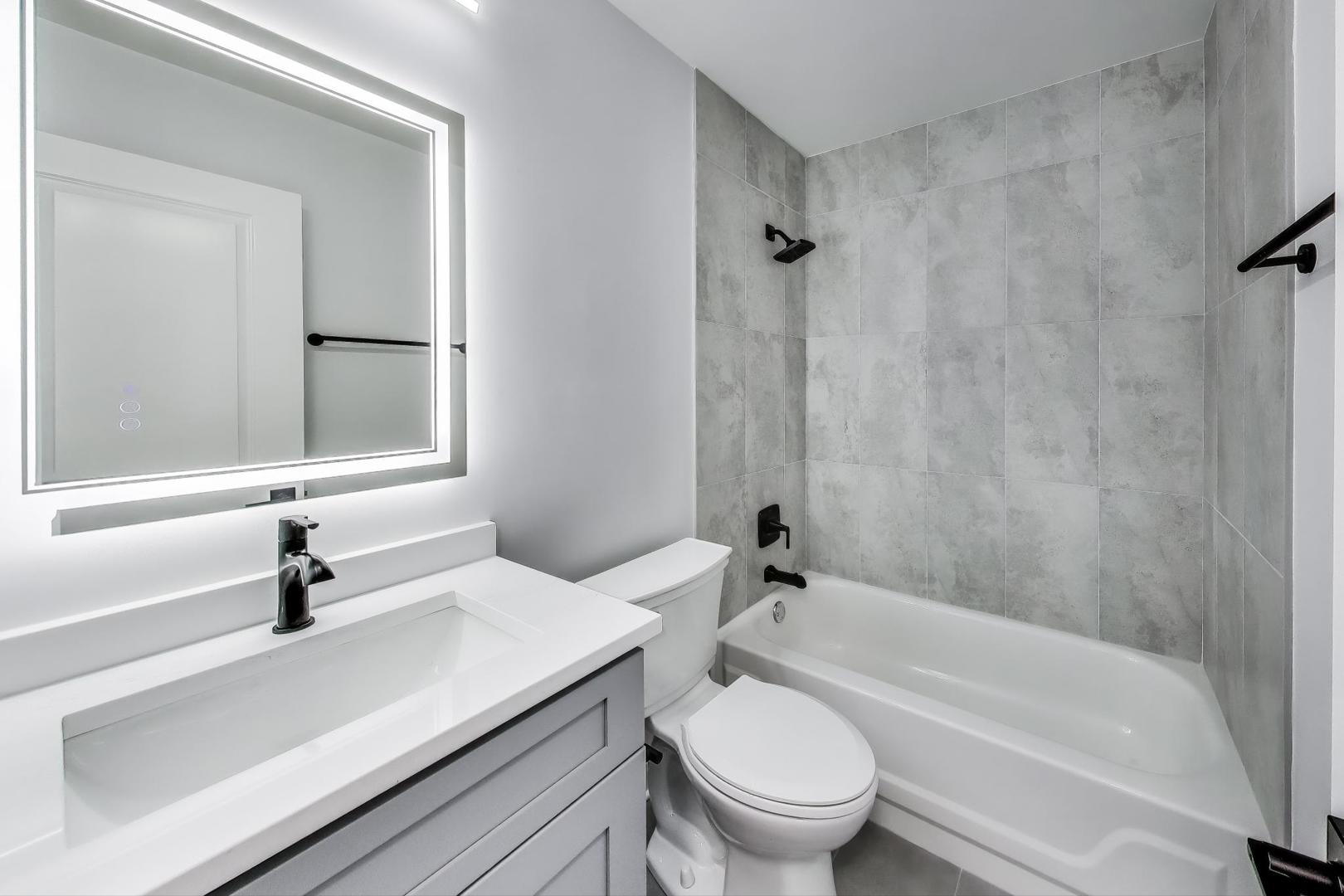 1400 N Elmhurst Road #106, Mount Prospect, IL 60056