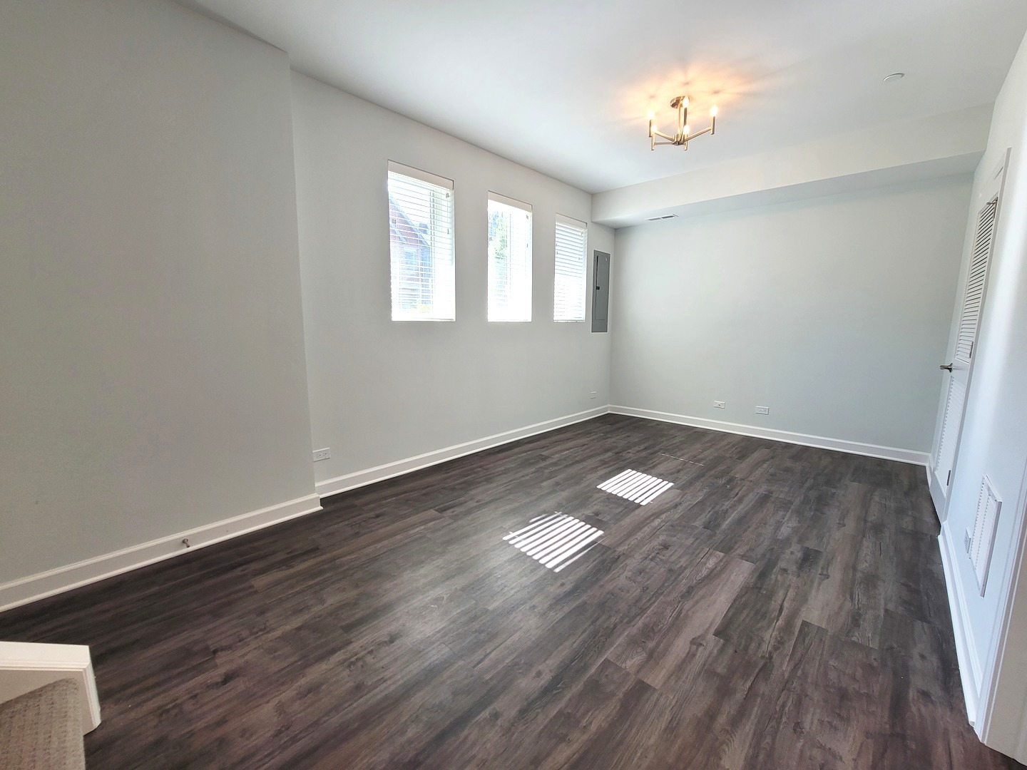 1257 Gateway Court, Northbrook, IL 60062