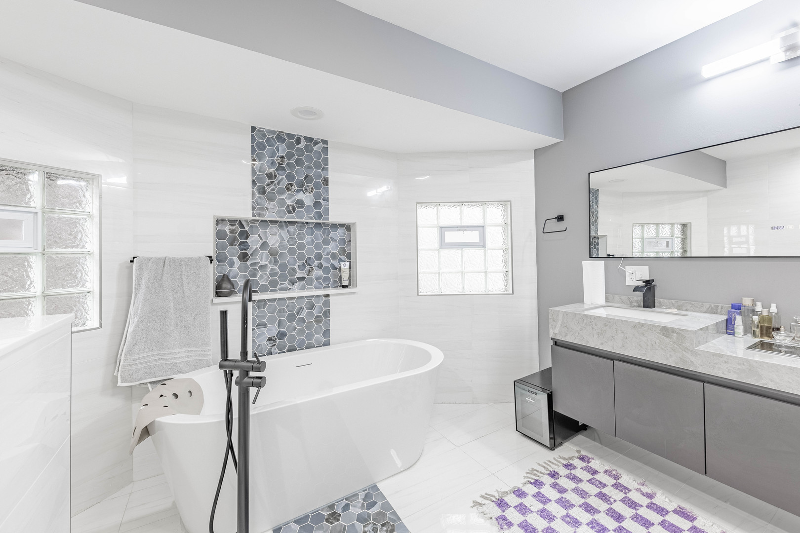 7335 S Greenwood Avenue, Chicago, IL 60619