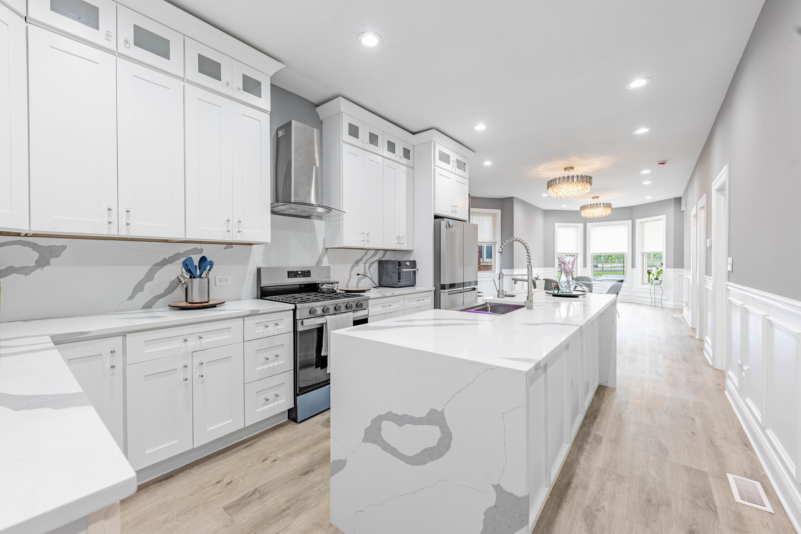 7335 S Greenwood Avenue, Chicago, IL 60619