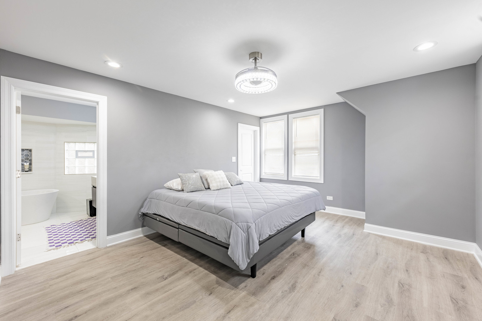 7335 S Greenwood Avenue, Chicago, IL 60619